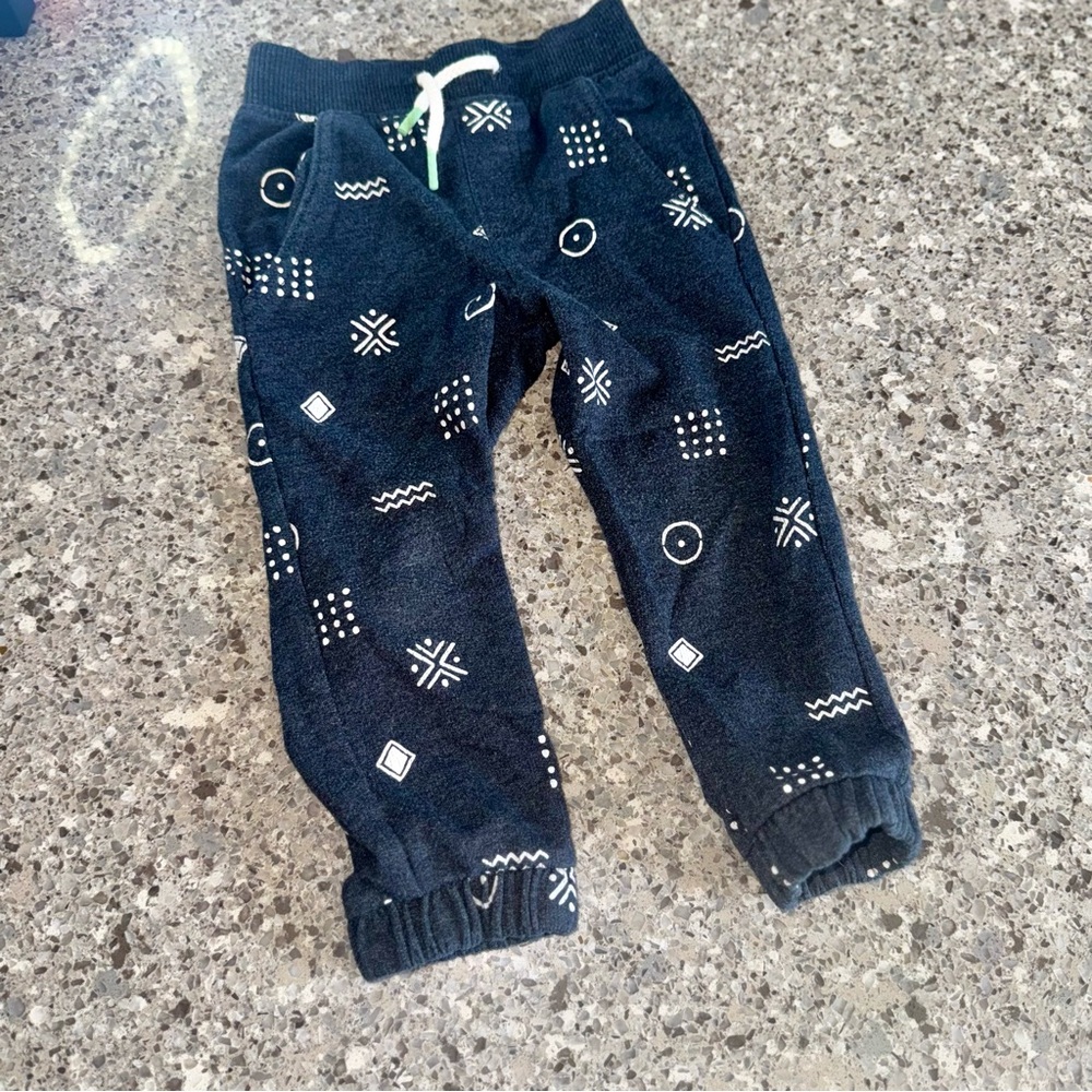 Genuine Kids l Aztec-ish Patterned Black Jogger Pants l Size 2T